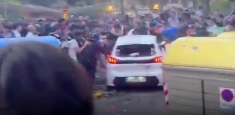 世体：加泰德比车祸事件一名重伤者昏迷，仍在ICU住院