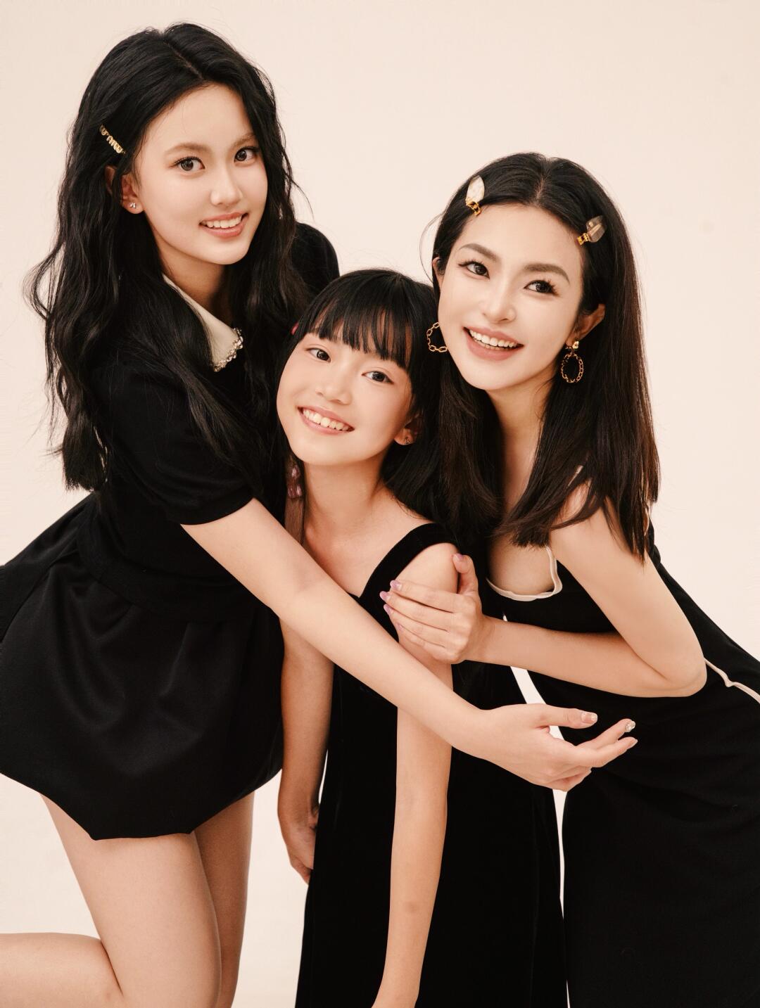 刘维伟前妻晒与女儿合照：离婚后 我和两个女儿组成了最强闺蜜团