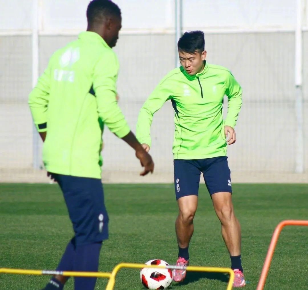 负债400万！前重庆力帆球员：现在踢不了苏超，缺一纸自由身证明