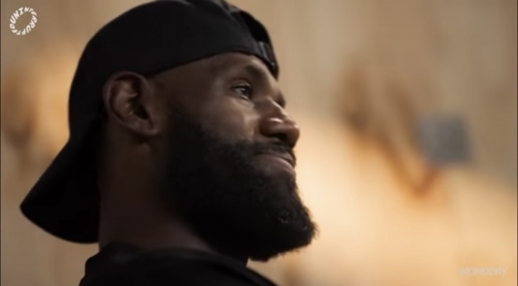 詹姆斯：我喜欢FIBA比赛的对抗和干扰球规则 NBA可以尝试微调规则