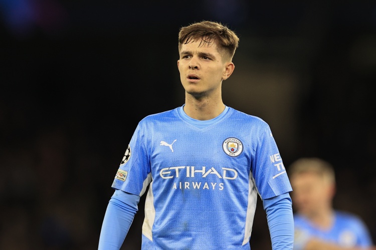 泰晤士：多特蒙德勒沃库森等队竞逐麦卡蒂，曼城估价超2500万镑