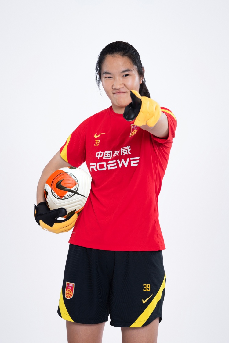 潘红艳：现在年轻要跟姐姐们学习的东西有很多，未来想走出去看看