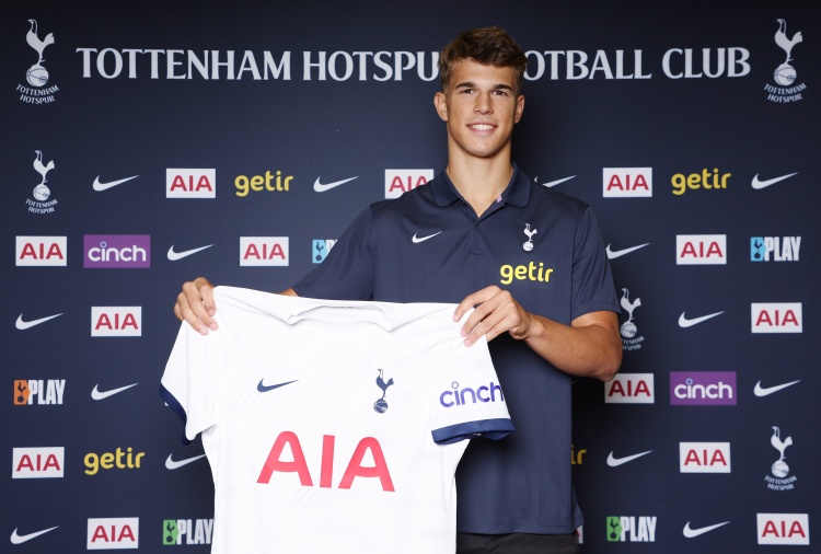 TA：汉堡与热刺达成协议租借对方18岁后卫武什科维奇，无买断条款