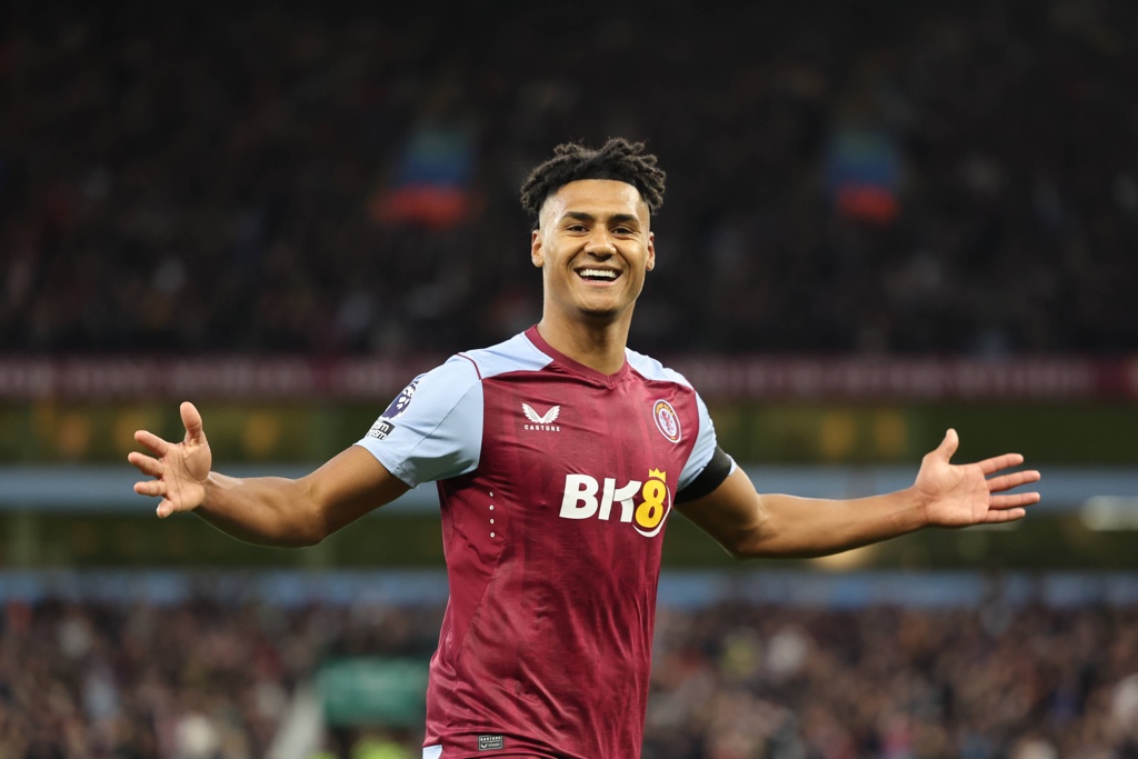 TA：曼联初步询问维拉前锋沃特金斯，以防霍伊伦今夏离队