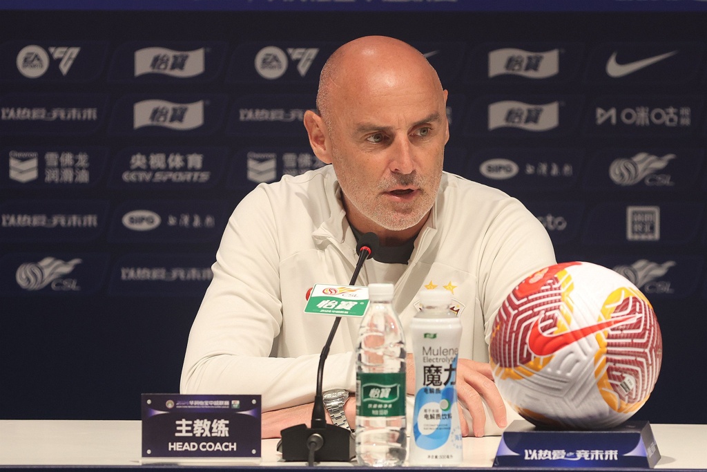 足球报：海港对德比斗志十足，球队将观看申花近几轮比赛剪辑录像