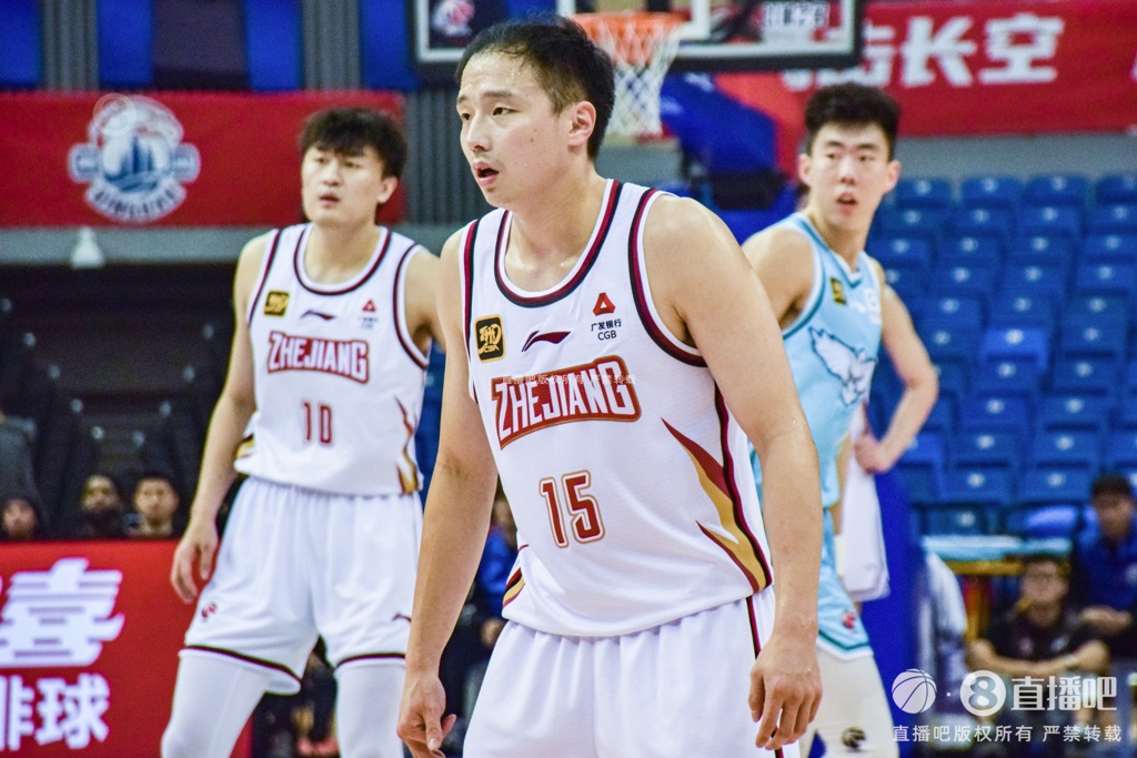 王奕博：去青岛更多的不是因为合同 我首先想的是能上场打球