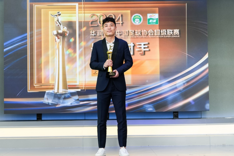 武磊：刚开始踢球时只有一个简单的想法，“我要成为最好的球员”