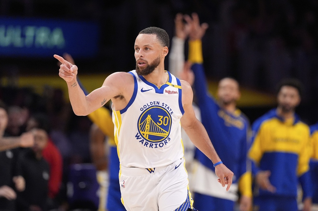 很多孩子看自己比赛然后乱投三分？库里：我可是正经练过的