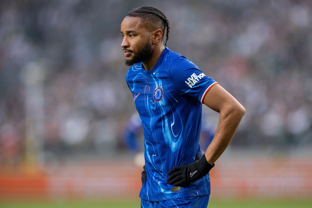 恩昆库与马雷斯卡关系并不融洽，教练有时会让球员训练中踢6号位