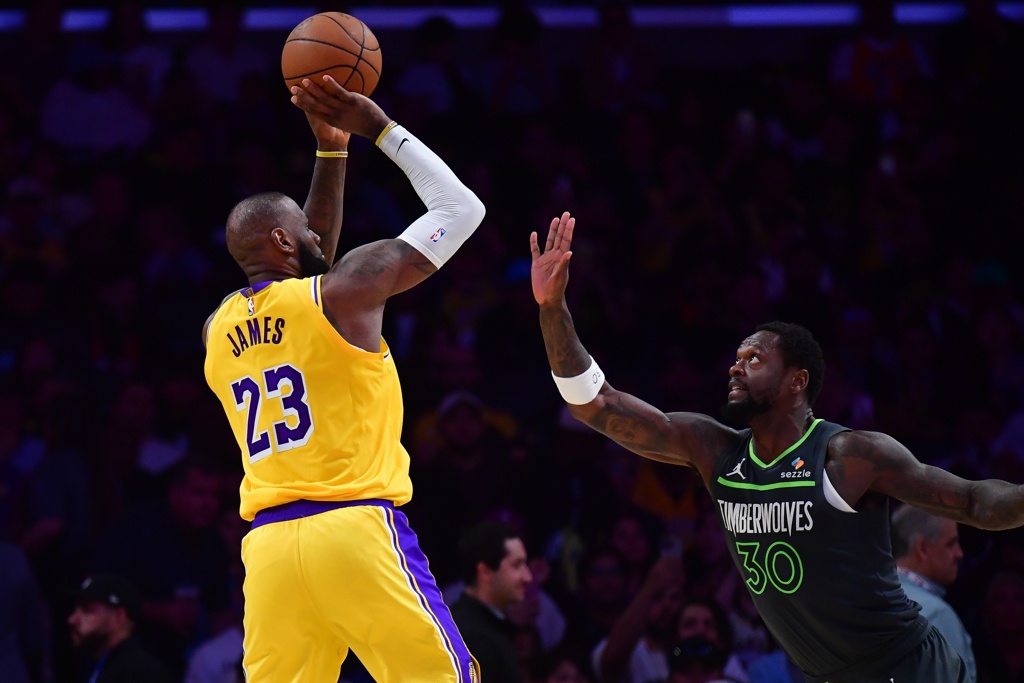 夸梅：詹姆斯比波什好防 开场放他投一个让他沉迷跳投即可