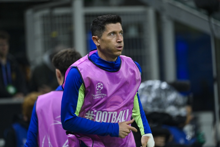 阿斯报：莱万本赛季剩余的挑战是和姆巴佩争金靴，进巴萨生涯百球