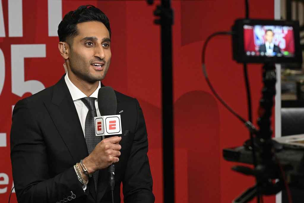 霍里：Shams别卖惨 反正我有足够魅力让女人在约会时等我处理工作